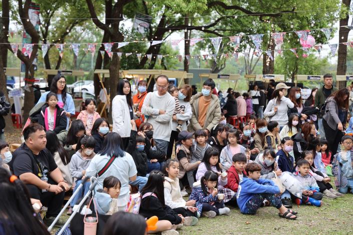 適逢兒童節連假周末，今「斗六藝文潮市集－童趣親子市集」吸引許多家庭共遊