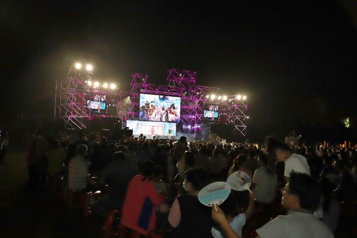 開幕音樂會吸引戲迷共度中秋夜晚。